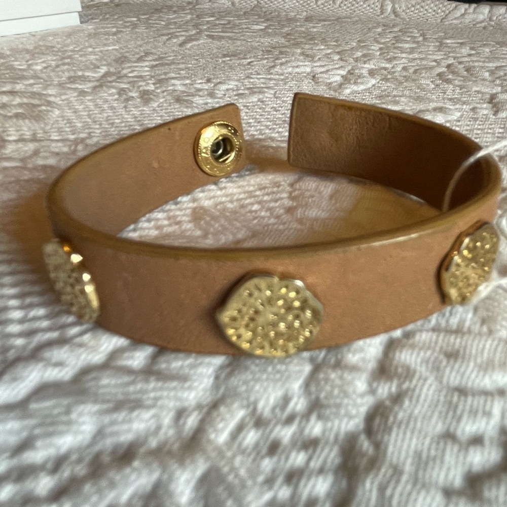 Brown bracelet with gold stud - Picture 1 of 3